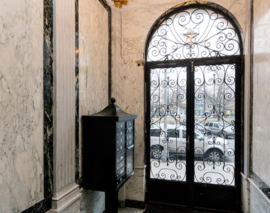 1020 Park Pl - Photo Thumbnail 7