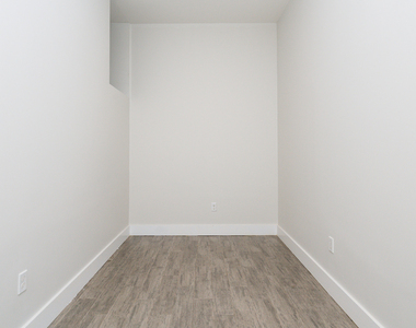 1020 Park Pl - Photo Thumbnail 4