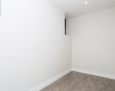 1020 Park Pl - Photo Thumbnail 3