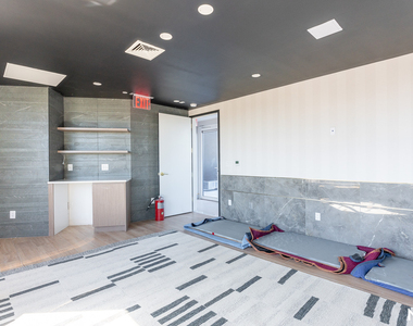 280 Meeker Ave - Photo Thumbnail 5