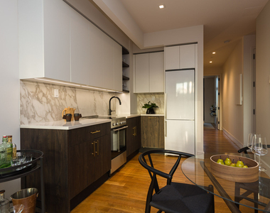 321 Wythe Ave - Photo Thumbnail 8