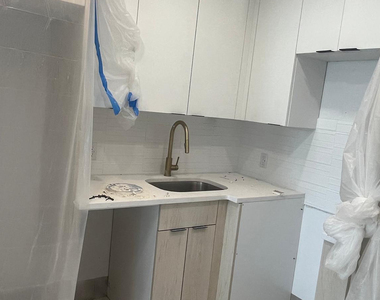 193 Graham Ave - Photo Thumbnail 1