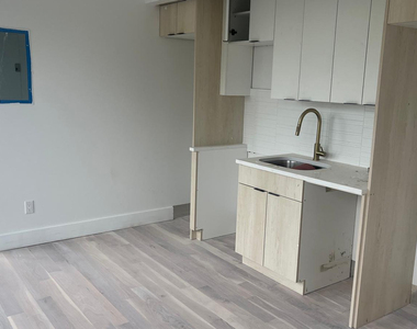 193 Graham Ave - Photo Thumbnail 4