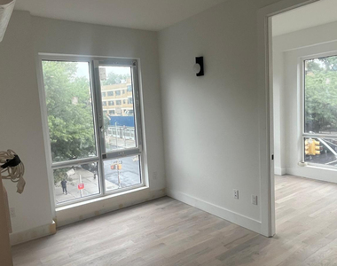 193 Graham Ave - Photo Thumbnail 11