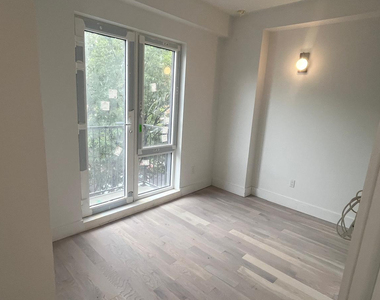 193 Graham Ave - Photo Thumbnail 10