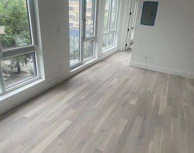 193 Graham Ave - Photo Thumbnail 8