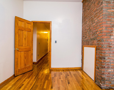 269 Melrose St - Photo Thumbnail 5