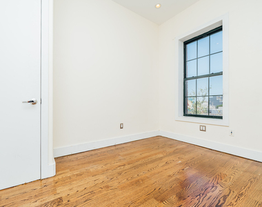 12 Underhill Ave - Photo Thumbnail 9