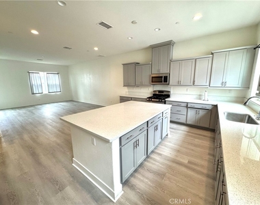 15936 Ellington Way - Photo Thumbnail 14