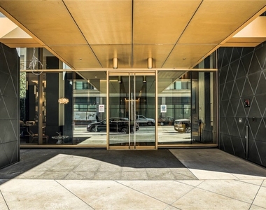 400 S Broadway - Photo Thumbnail 1