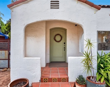 223 S Padre Juan - Photo Thumbnail 5