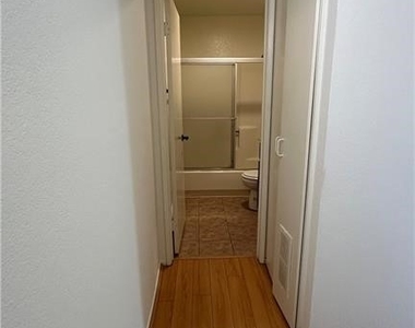 421 Porter Street - Photo Thumbnail 6
