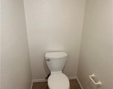 421 Porter Street - Photo Thumbnail 4