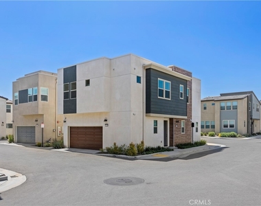 27448 Pioneer Court - Photo Thumbnail 3