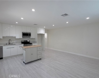 20210 Hartland Street - Photo Thumbnail 2