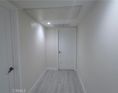 20210 Hartland Street - Photo Thumbnail 5