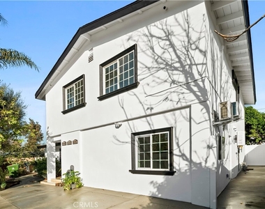 8438 Gloria Ave - Photo Thumbnail 1