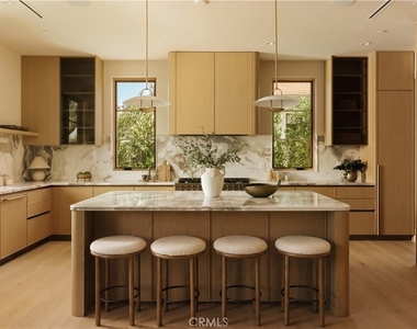 4940 Hesperia Ave - Photo Thumbnail 4