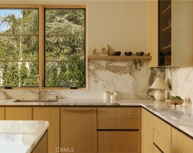 4940 Hesperia Ave - Photo Thumbnail 9