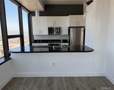 1100 Wilshire - Photo Thumbnail 6