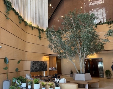 1100 Wilshire - Photo Thumbnail 2