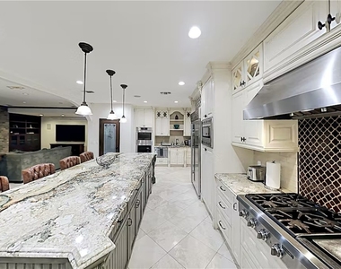12403 Erwin Street - Photo Thumbnail 3