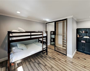 12403 Erwin Street - Photo Thumbnail 24