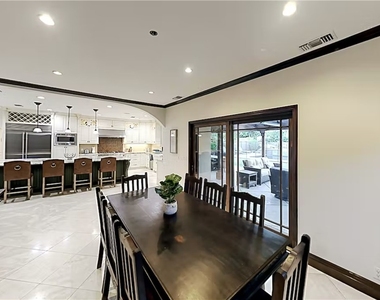 12403 Erwin Street - Photo Thumbnail 6