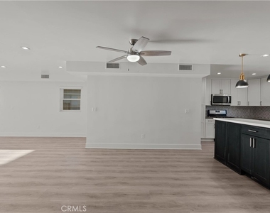 6051 Teesdale Avenue - Photo Thumbnail 7