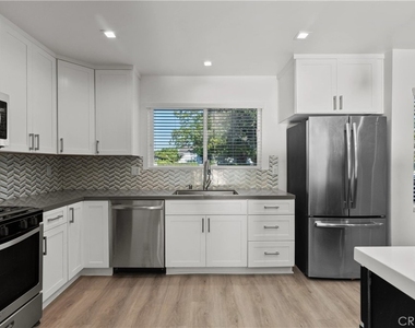 6051 Teesdale Avenue - Photo Thumbnail 8