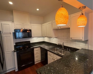 8960 Cynthia Street - Photo Thumbnail 3