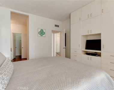 8960 Cynthia Street - Photo Thumbnail 6