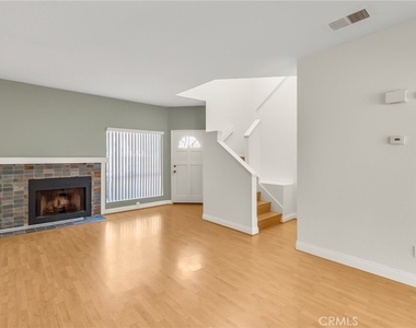 6 Greenmoor - Photo Thumbnail 2
