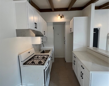240 W Mayfair - Photo Thumbnail 4