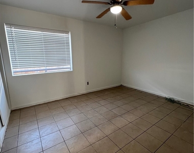 240 W Mayfair - Photo Thumbnail 3