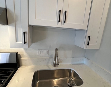 240 W Mayfair - Photo Thumbnail 10