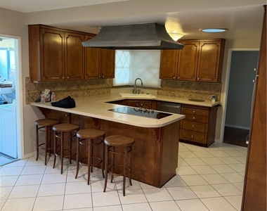 16711 Greenview - Photo Thumbnail 5