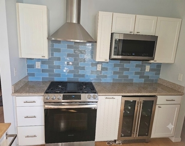 2210 Village Way - Photo Thumbnail 8