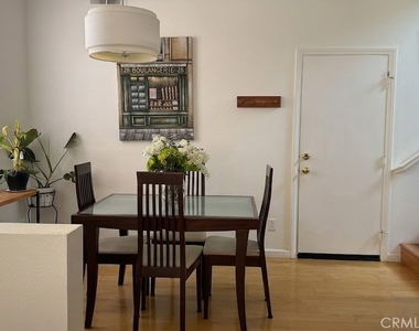 2210 Village Way - Photo Thumbnail 5