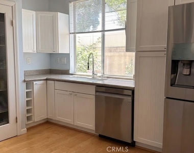 2210 Village Way - Photo Thumbnail 6