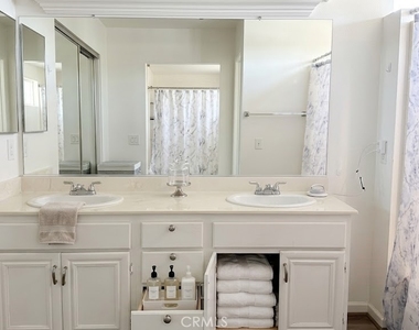 2210 Village Way - Photo Thumbnail 9