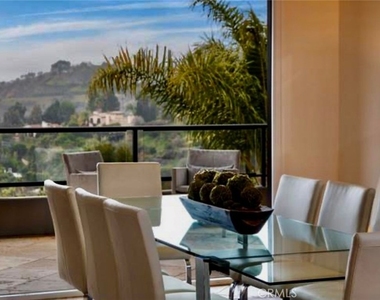 7218 Mulholland - Photo Thumbnail 12