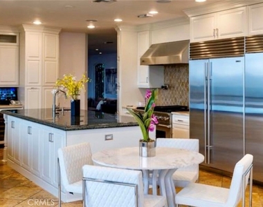 7218 Mulholland - Photo Thumbnail 15