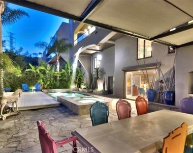 7218 Mulholland - Photo Thumbnail 17