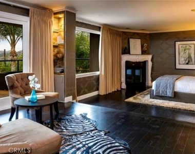 7218 Mulholland - Photo Thumbnail 22