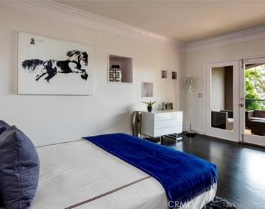7218 Mulholland - Photo Thumbnail 25