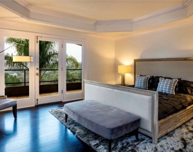 7218 Mulholland - Photo Thumbnail 24