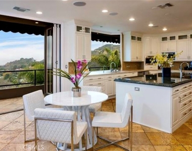 7218 Mulholland - Photo Thumbnail 13