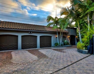 7218 Mulholland - Photo Thumbnail 21