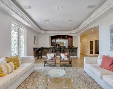 7218 Mulholland - Photo Thumbnail 2